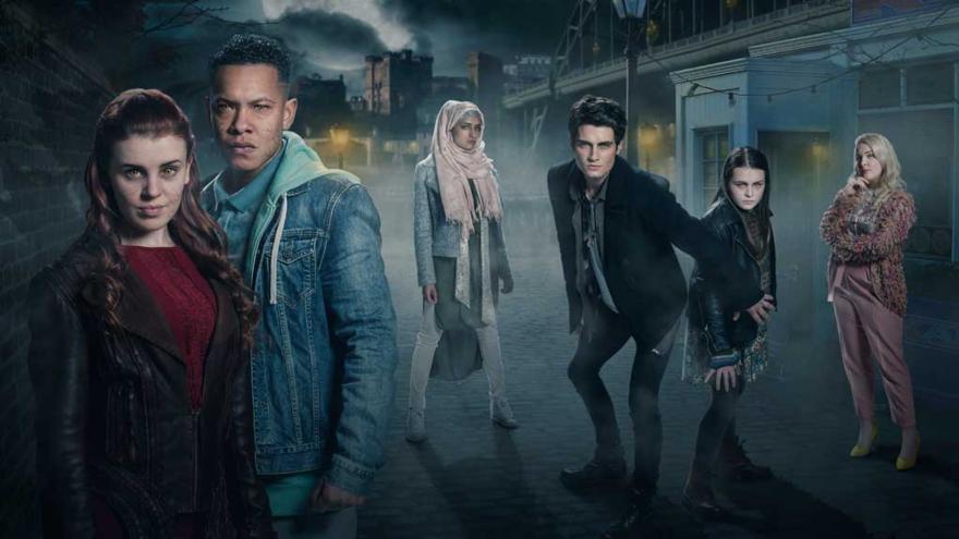 tyfon privatliv Grundig Wolfblood: Review: Series 4 Episodes 1 and 2 – Sci-Fi Bulletin: Exploring  the Universes of SF, Fantasy, Horror and Spy-fi!
